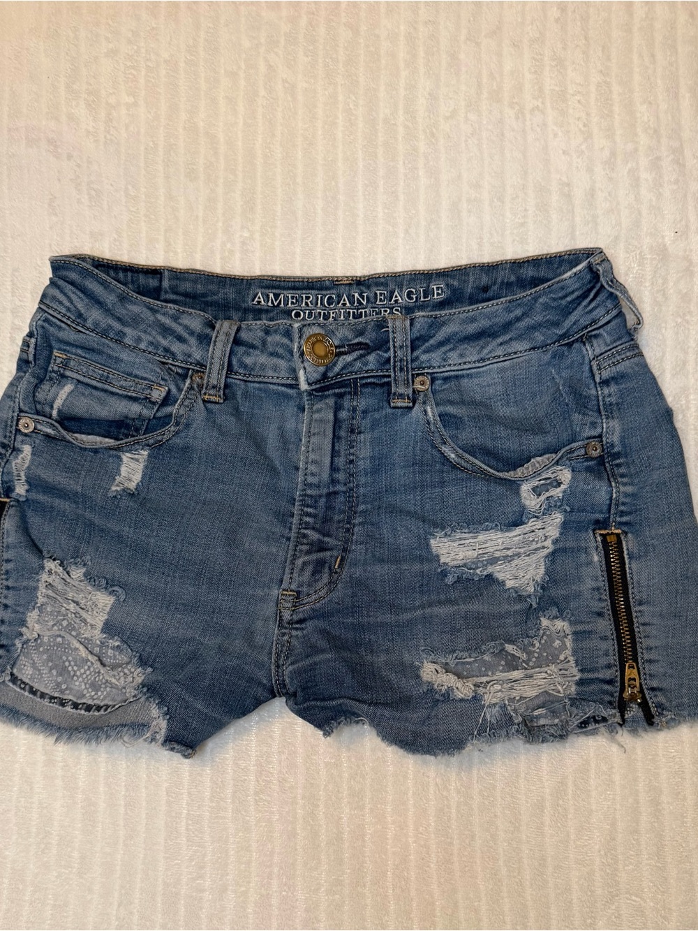 American Eagle Super Hi-Rise Shortie Distressed Denim Shorts Size 6